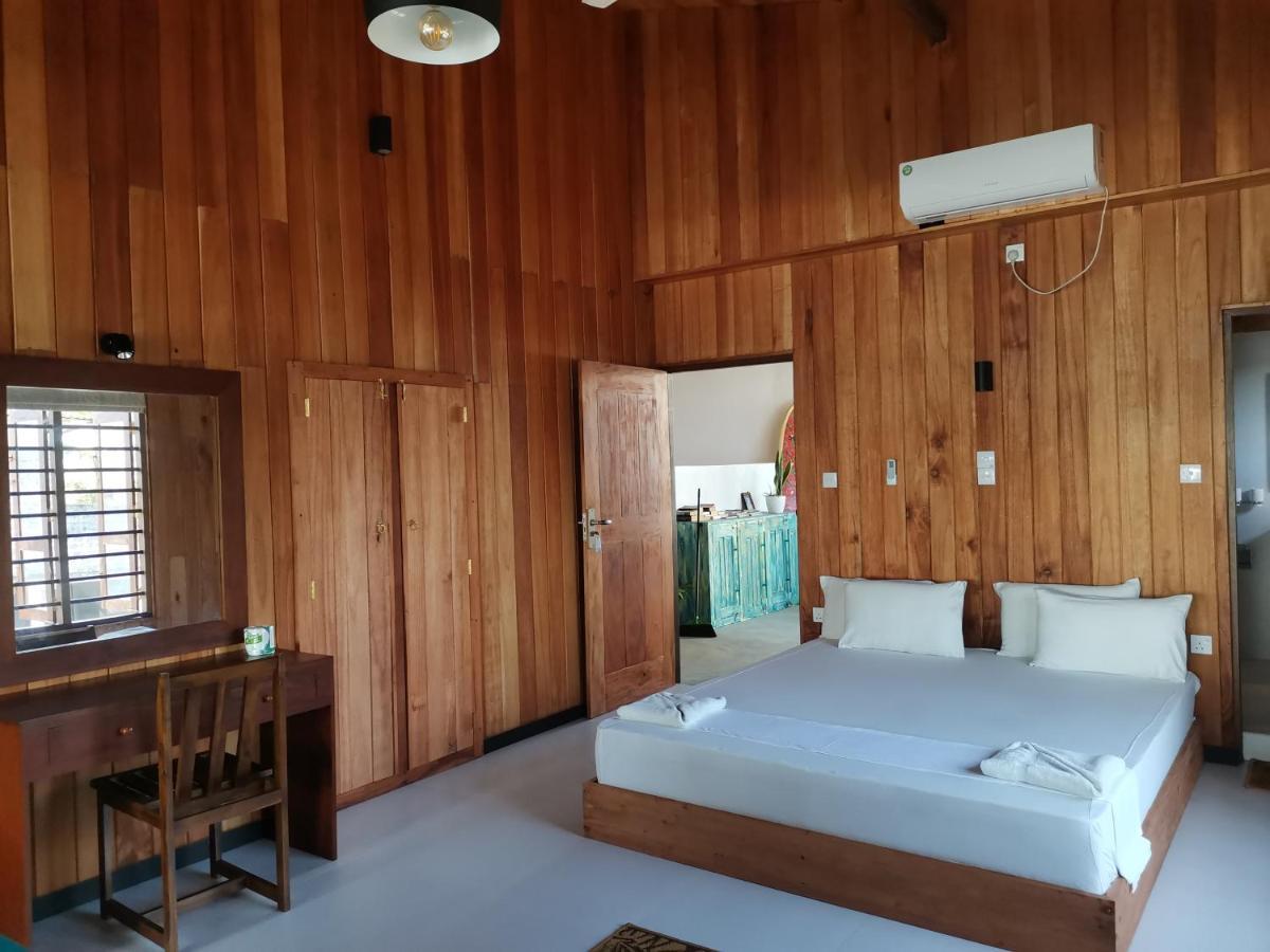 Mountain Wave Hotel And Surfshop Hikkaduwa Exterior photo