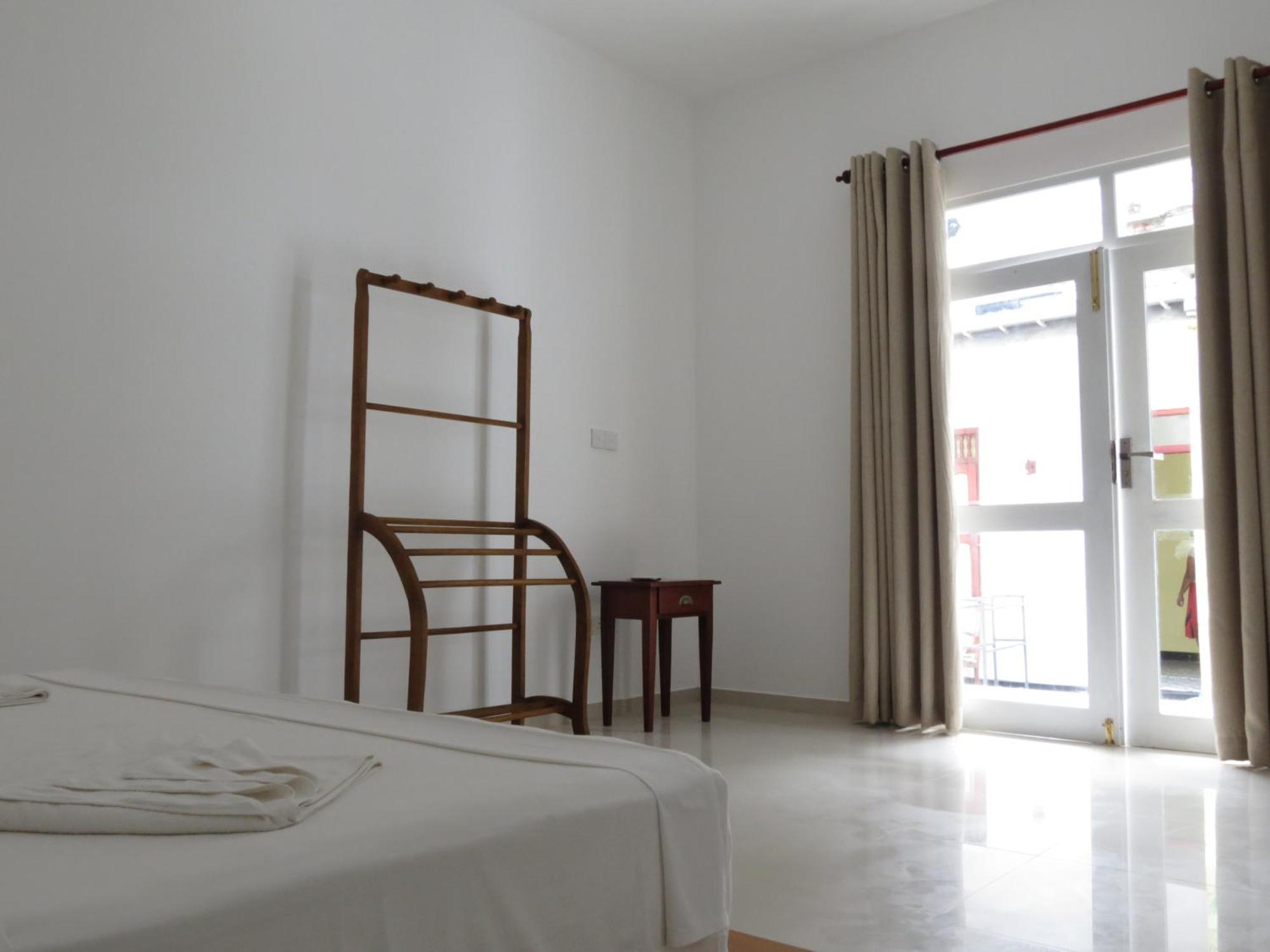 Mountain Wave Hotel And Surfshop Hikkaduwa Room photo