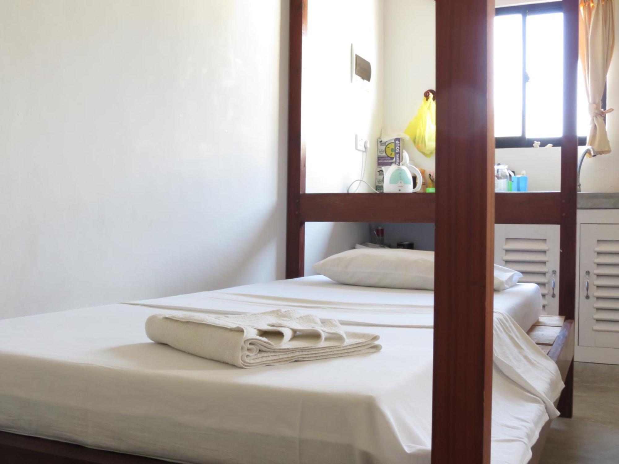 Mountain Wave Hotel And Surfshop Hikkaduwa Room photo