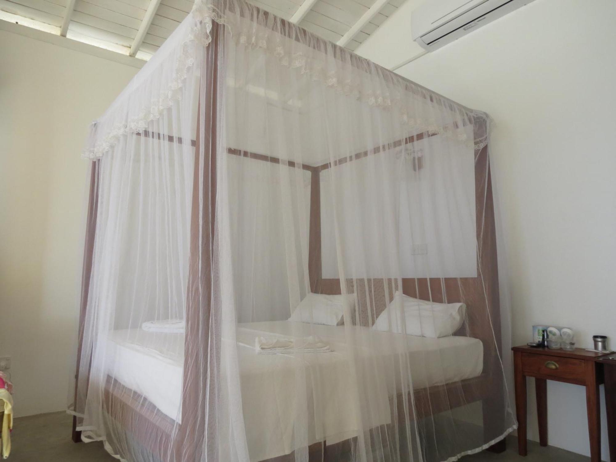 Mountain Wave Hotel And Surfshop Hikkaduwa Room photo